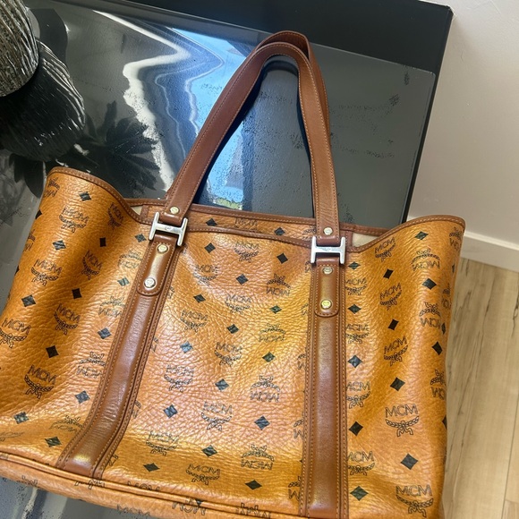 MCM Camel Leather bag. Gorgeous condition. - Picture 2 of 9